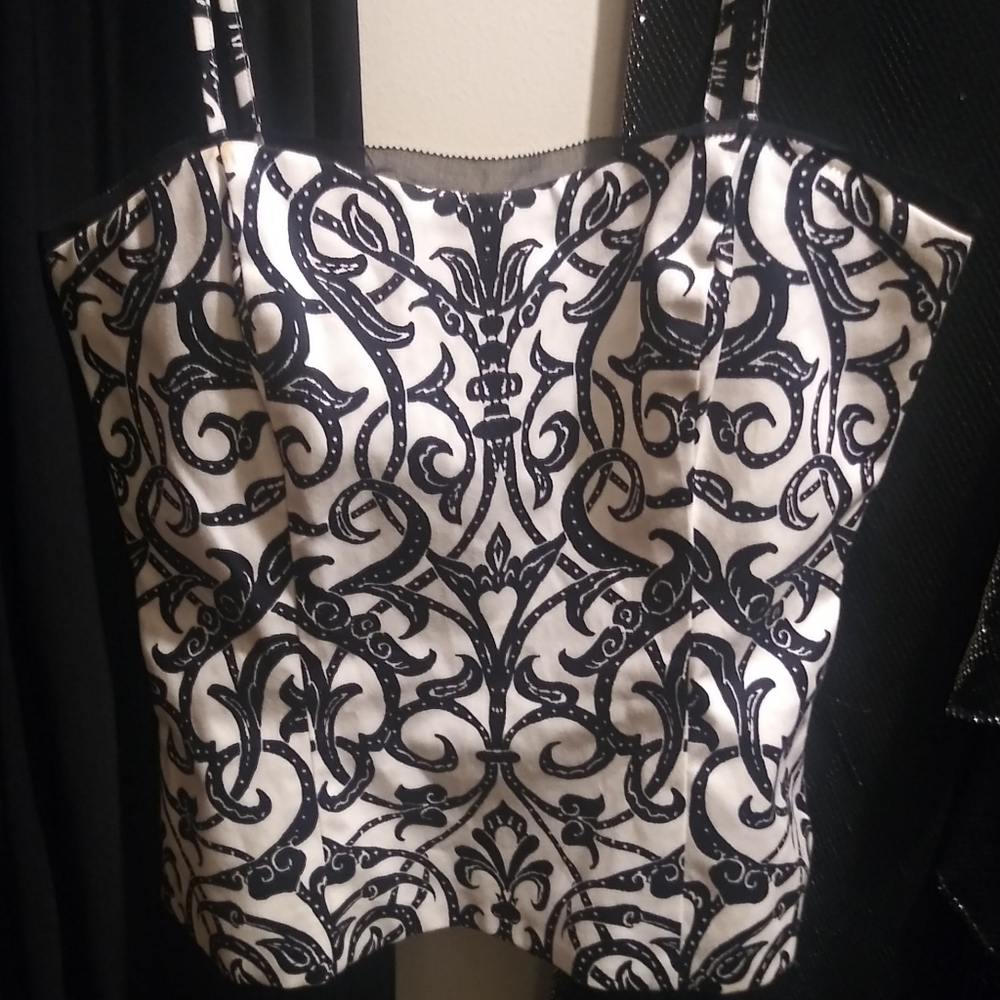 Fitted black and white blouse